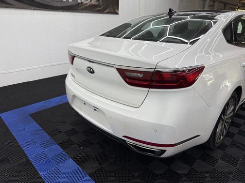2017 Kia Cadenza Premium