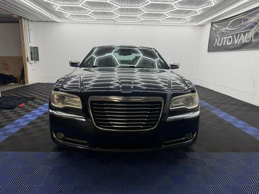 Blackberry Pearlcoat 2012 Chrysler 300C Base