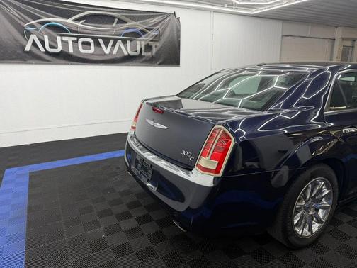 Blackberry Pearlcoat 2012 Chrysler 300C Base