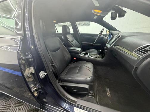 Blackberry Pearlcoat 2012 Chrysler 300C Base