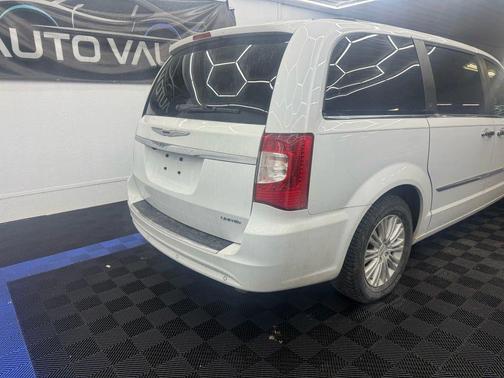 2016 Chrysler Town & Country Limited