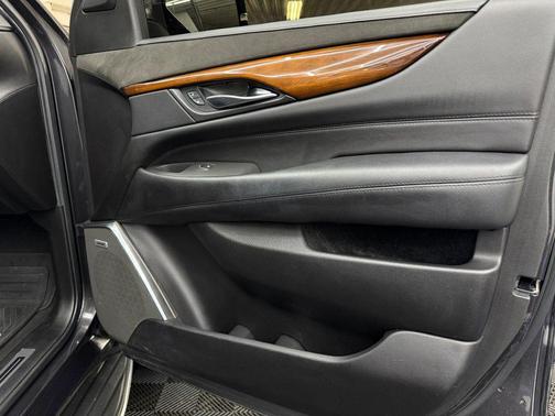 2017 Cadillac Escalade Luxury