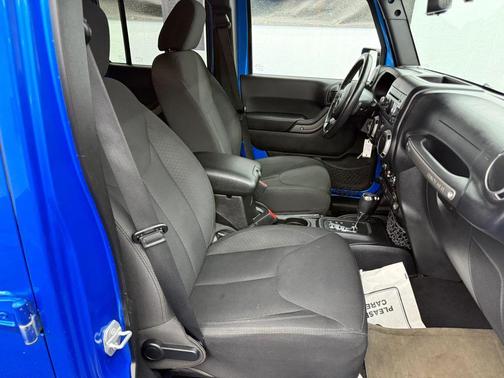 Hydro Blue Pearlcoat 2016 Jeep Wrangler Unlimited Sport