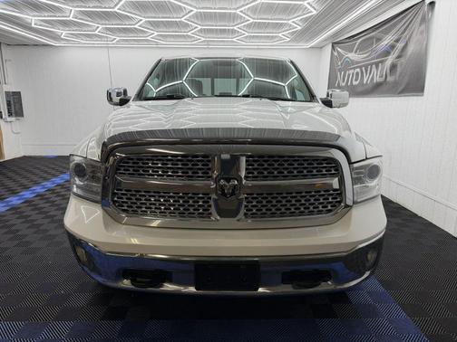 Bright White Clearcoat 2017 RAM 1500 Laramie