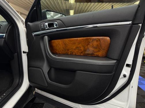 2014 Lincoln MKS Base