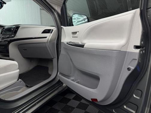 2012 Toyota Sienna LE