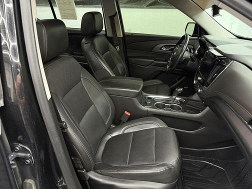 Mosaic Black Metallic 2020 Chevrolet Traverse Premier