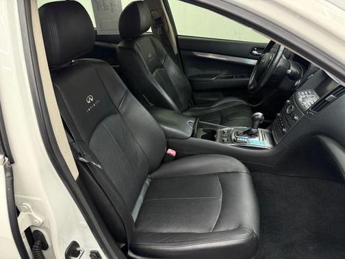 2013 INFINITI G37 G37x Sedan 4D