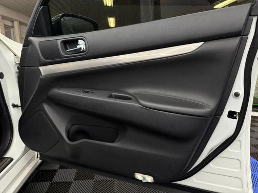 2013 INFINITI G37 G37x Sedan 4D