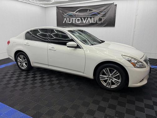 2013 INFINITI G37 G37x Sedan 4D