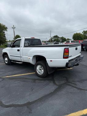 White 2001 GMC Sierra 3500 SL