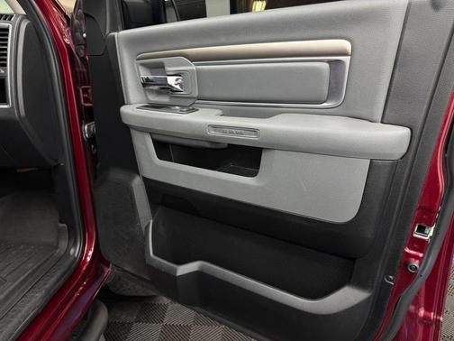 Delmonico Red Pearlcoat 2017 RAM 1500 Big Horn