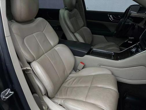 2017 Lincoln Continental Select