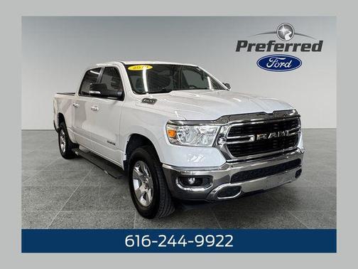 Bright White Clearcoat 2019 RAM 1500 Big Horn