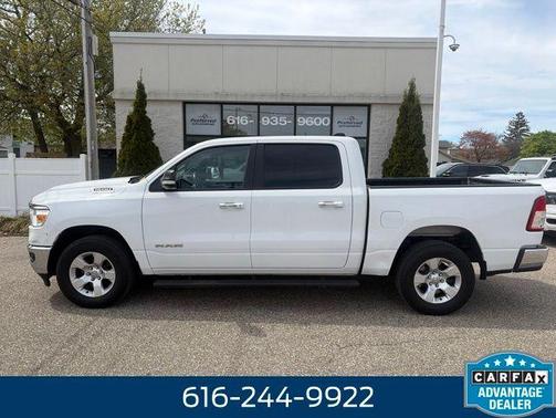 Bright White Clearcoat 2019 RAM 1500 Big Horn