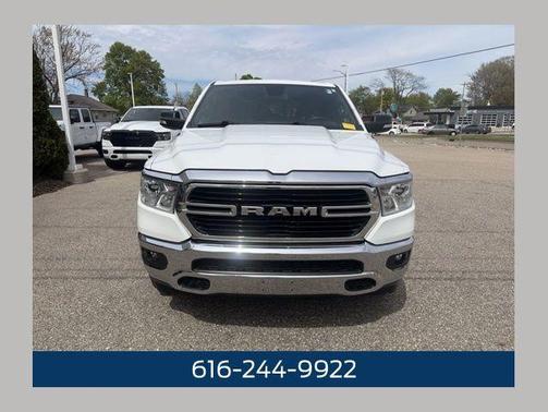 Bright White Clearcoat 2019 RAM 1500 Big Horn