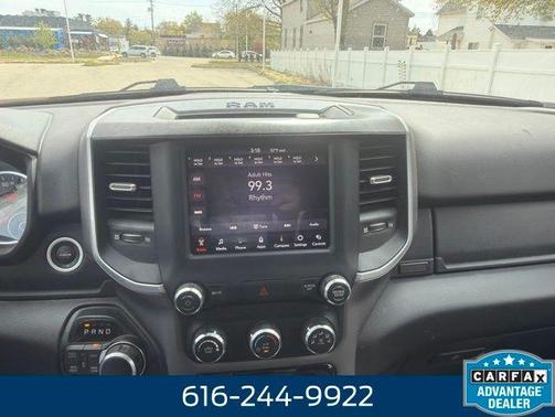 Bright White Clearcoat 2019 RAM 1500 Big Horn