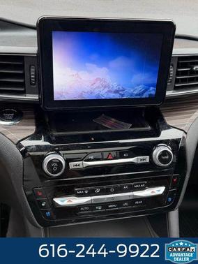 White Metallic 2022 Ford Explorer Limited