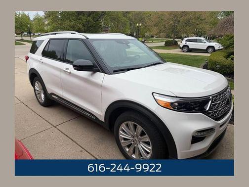 White Metallic 2022 Ford Explorer Limited
