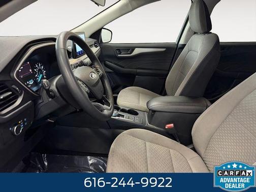 Iconic Silver Metallic 2022 Ford Escape SE