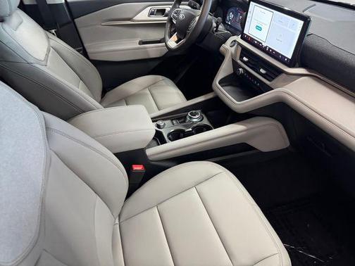 Space White Metallic 2026 Ford Explorer Active