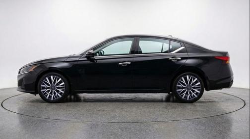 Super Black 2025 Nissan Altima SV FWD