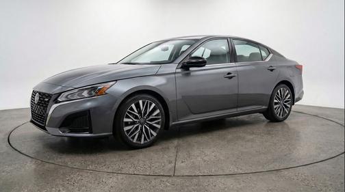 Gun Metallic 2025 Nissan Altima SV FWD