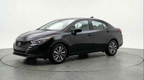 Super Black 2025 Nissan Versa 1.6 SV