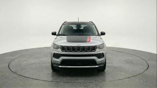 Silver Zynith Metallic Clearcoat 2025 Jeep Compass Trailhawk