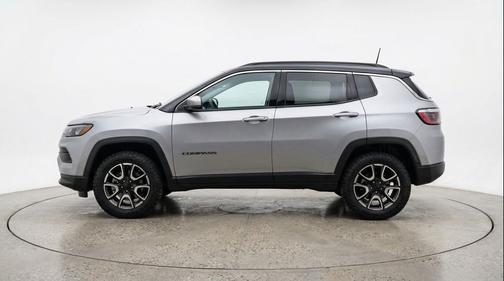 Silver Zynith Metallic Clearcoat 2025 Jeep Compass Trailhawk