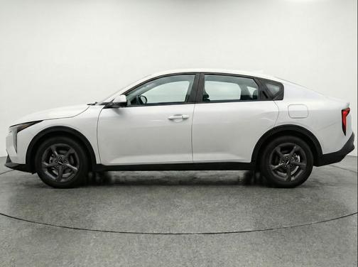 Snow White Pearl 2025 Kia K4 LXS