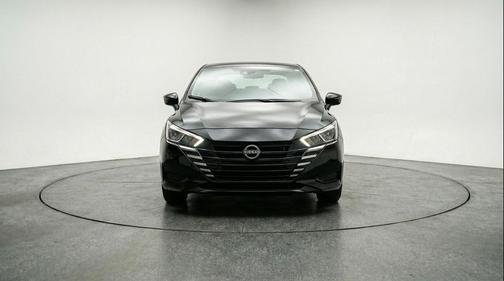 Super Black 2025 Nissan Versa 1.6 SV