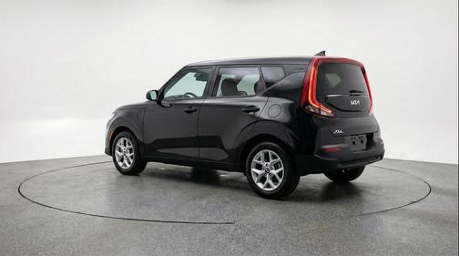Fusion Black 2025 Kia Soul LX