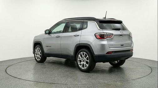 Silver Zynith Metallic Clearcoat 2025 Jeep Compass Limited