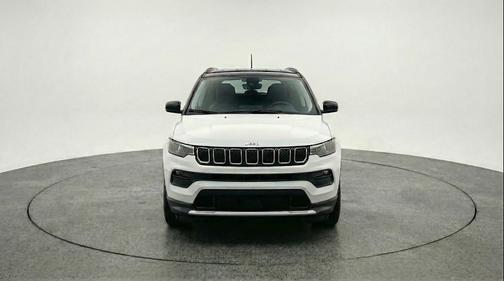 Bright White Clearcoat 2025 Jeep Compass Latitude