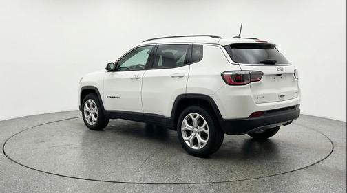 Bright White Clearcoat 2025 Jeep Compass Latitude