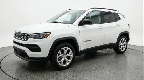 Bright White Clearcoat 2025 Jeep Compass Latitude