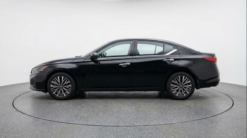 Super Black 2025 Nissan Altima SV FWD