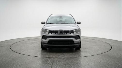 Silver Zynith Metallic Clearcoat 2025 Jeep Compass Latitude