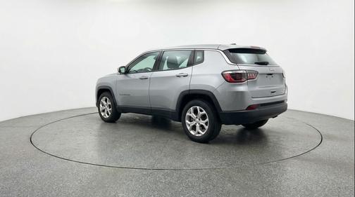Silver Zynith Metallic Clearcoat 2025 Jeep Compass Latitude