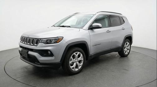 Silver Zynith Metallic Clearcoat 2025 Jeep Compass Latitude