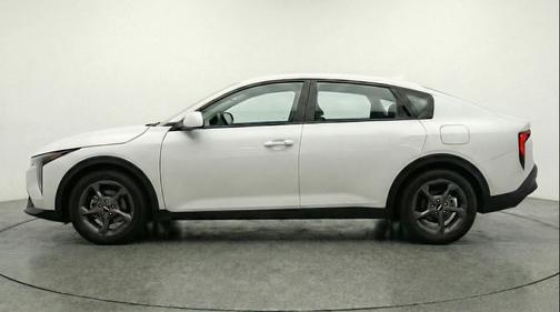 Snow White Pearl 2025 Kia K4 LXS
