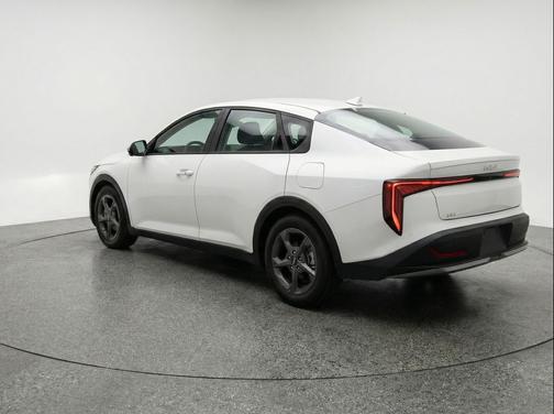 Snow White Pearl 2025 Kia K4 LXS
