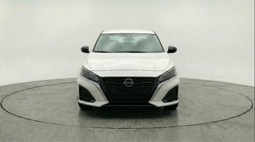 Glacier White 2025 Nissan Altima SV FWD