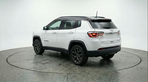 Bright White Clearcoat 2025 Jeep Compass Trailhawk
