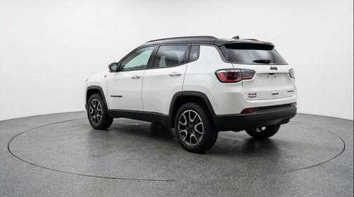 Bright White Clearcoat 2025 Jeep Compass Trailhawk