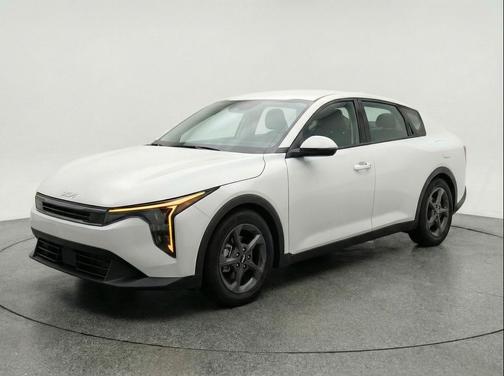 Snow White Pearl 2025 Kia K4 LXS