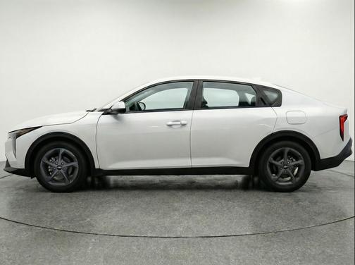Snow White Pearl 2025 Kia K4 LXS