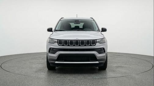 Silver Zynith Metallic Clearcoat 2025 Jeep Compass Limited