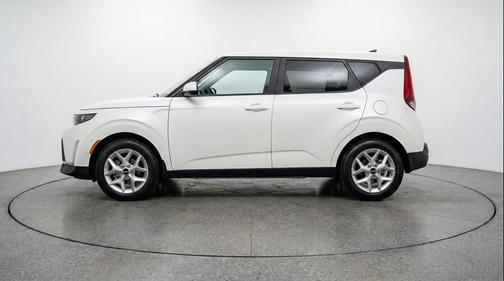 Snow White Pearl 2025 Kia Soul LX